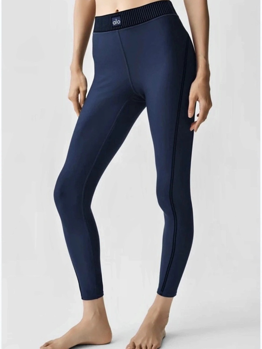 Alo Women's Athletic Leggings in Blue Like New